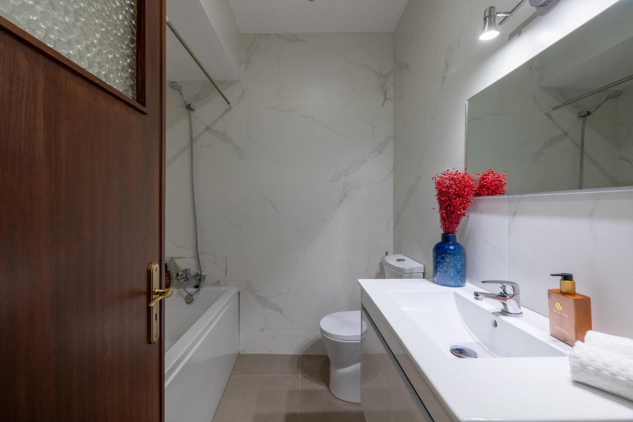 Downtown 2 Minutes By Walk To Center And Metro-Direct To Airpot T4 Daire Porto Dış mekan fotoğraf