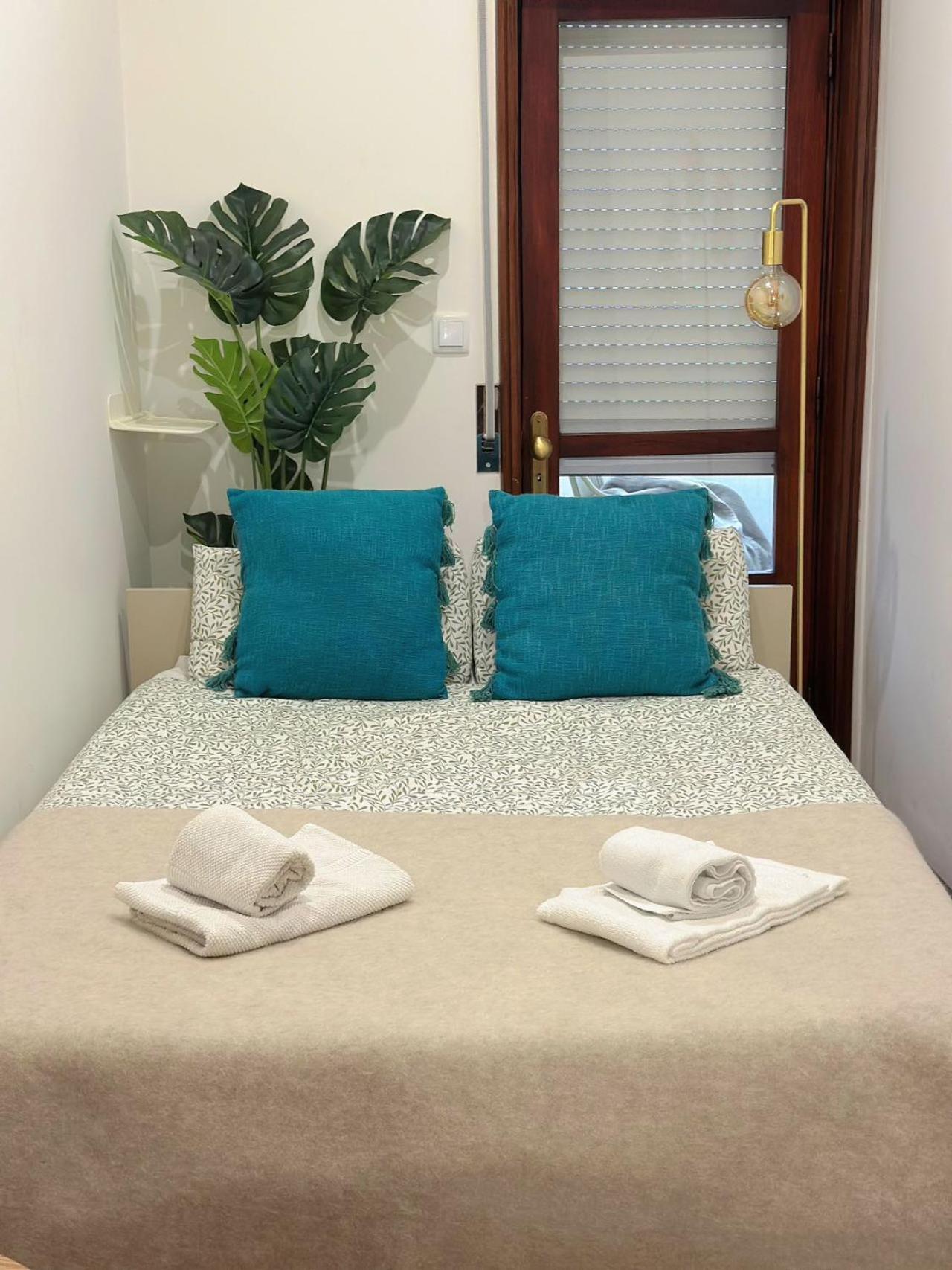Downtown 2 Minutes By Walk To Center And Metro-Direct To Airpot T4 Daire Porto Dış mekan fotoğraf