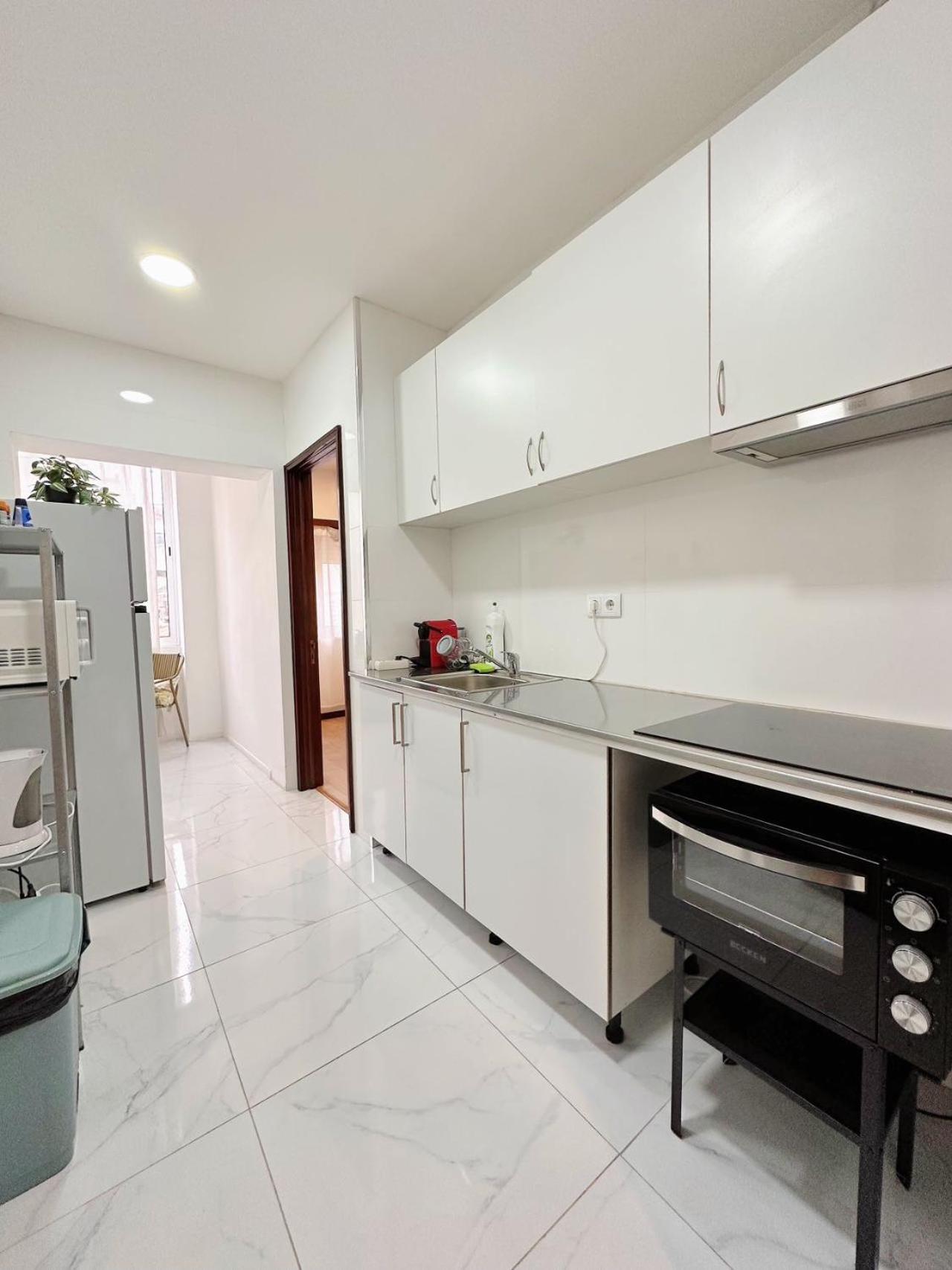Downtown 2 Minutes By Walk To Center And Metro-Direct To Airpot T4 Daire Porto Dış mekan fotoğraf